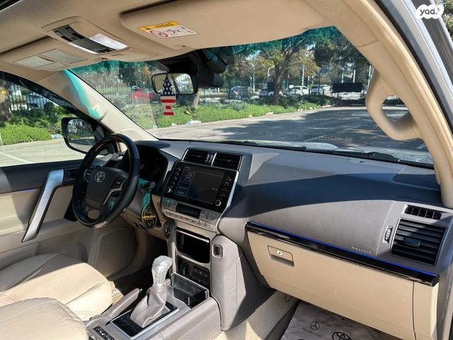 טויוטה לנד קרוזר