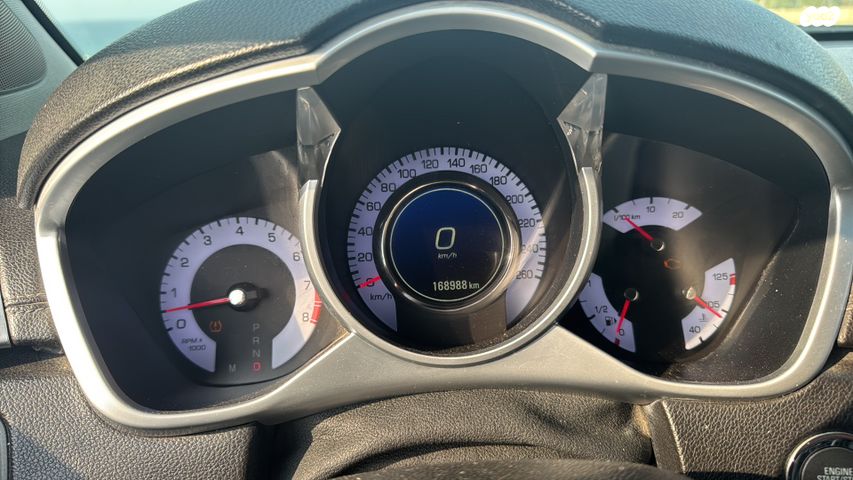 מודעת רכב קאדילק SRX