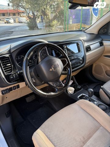 מיצובישי אאוטלנדר