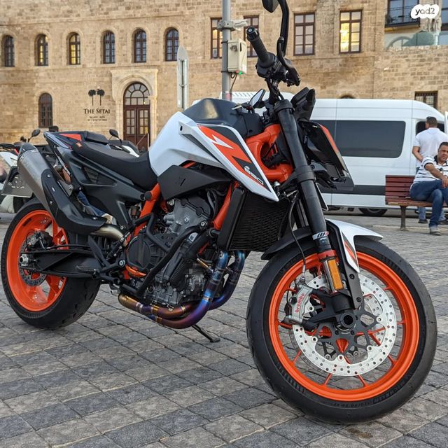 KTM Naked Duke 890R