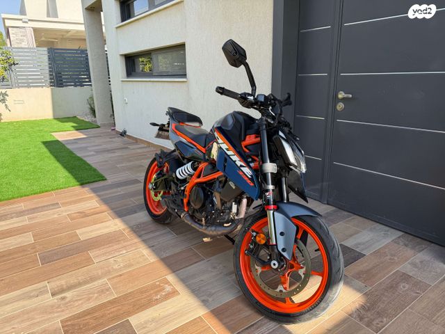 KTM Naked Duke 390