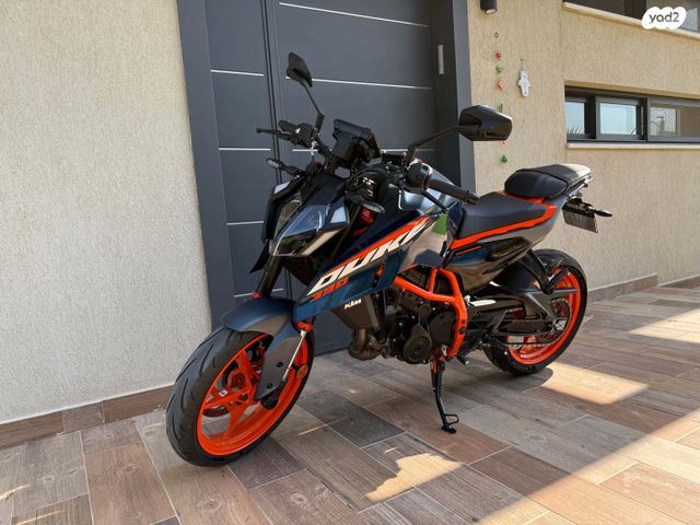 KTM Naked Duke 390