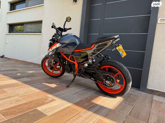 KTM Naked Duke 390