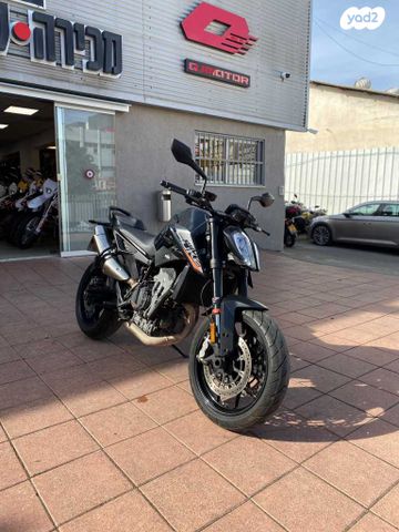 KTM Naked Duke 890