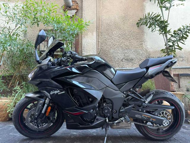 קאוואסאקי Z1000SX