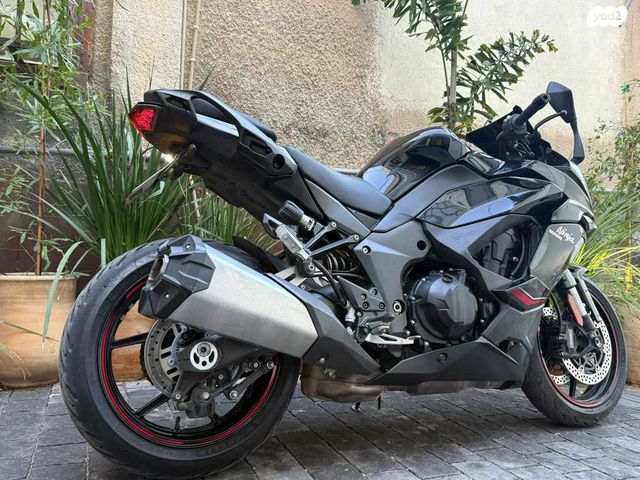 קאוואסאקי Z1000SX