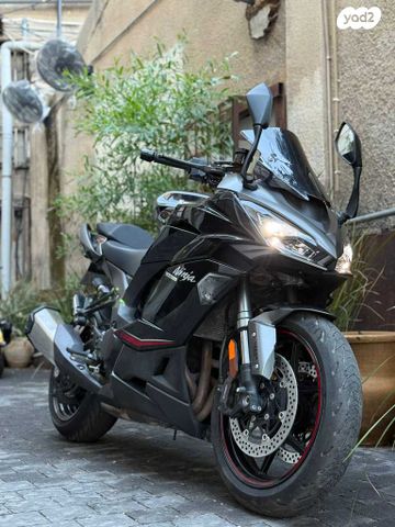 קאוואסאקי Z1000SX