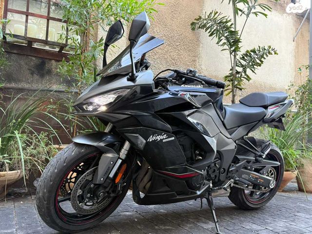 קאוואסאקי Z1000SX