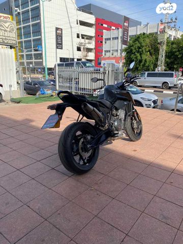KTM Naked Duke 890
