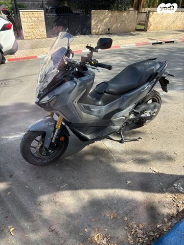 מודעת רכב סאן יאנג ADX400
