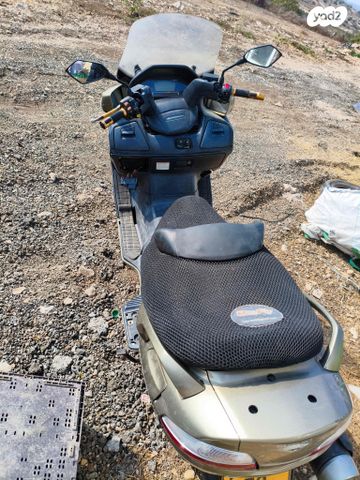 סוזוקי בורגמן 650