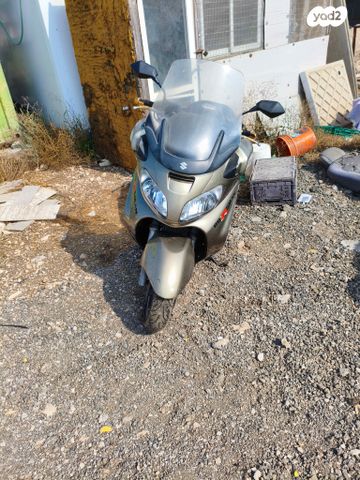 סוזוקי בורגמן 650