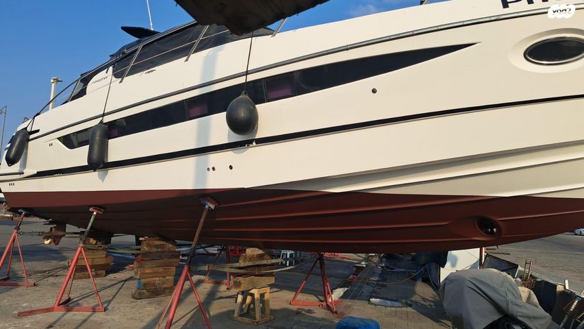 יאכטות - סירות מנוע