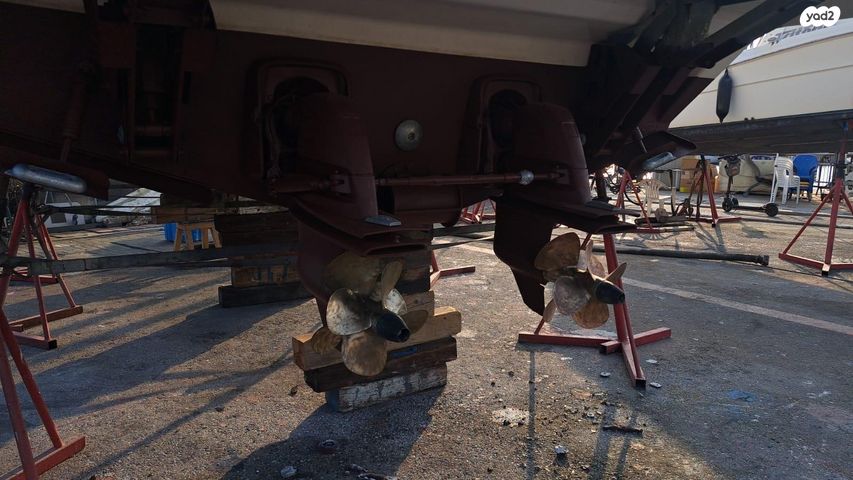 יאכטות - סירות מנוע