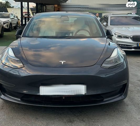 מודעת רכב טסלה מודל 3
