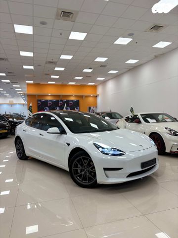 מודעת רכב טסלה מודל 3