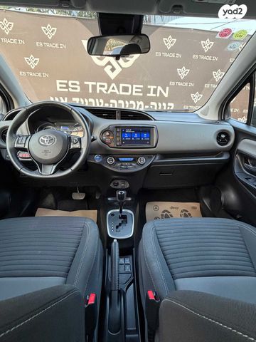 טויוטה יאריס