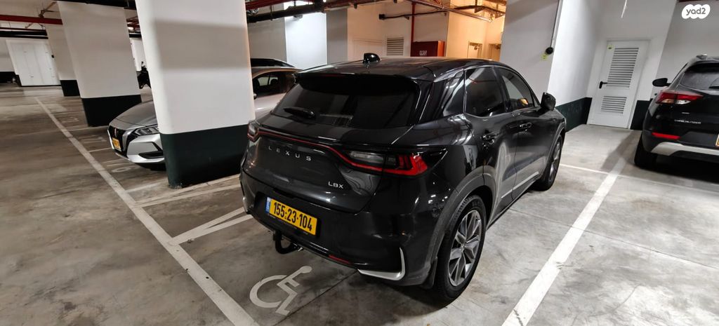 מודעת רכב לקסוס  LBX