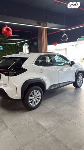 טויוטה יאריס קרוס