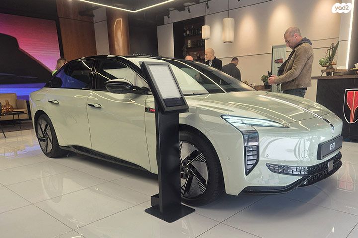 מודעת רכב הונגצ'י EH7