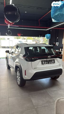 טויוטה יאריס קרוס