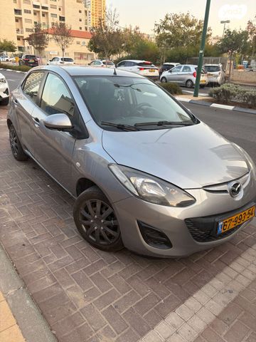 מודעת רכב מאזדה 2