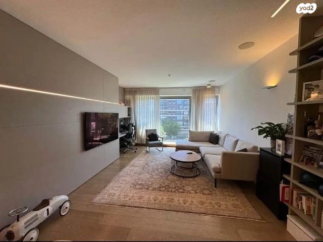 ניסים אלוני 3