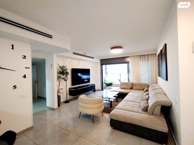 ז'בוטינסקי 7