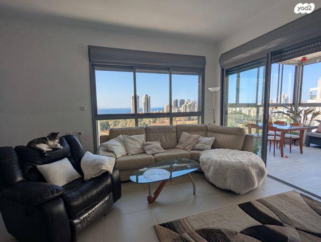 שדרות האגמים 13