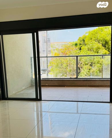 דירה, רש"י 42, רמב"ם, ראשון לציון