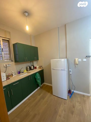 אביה השופט 1