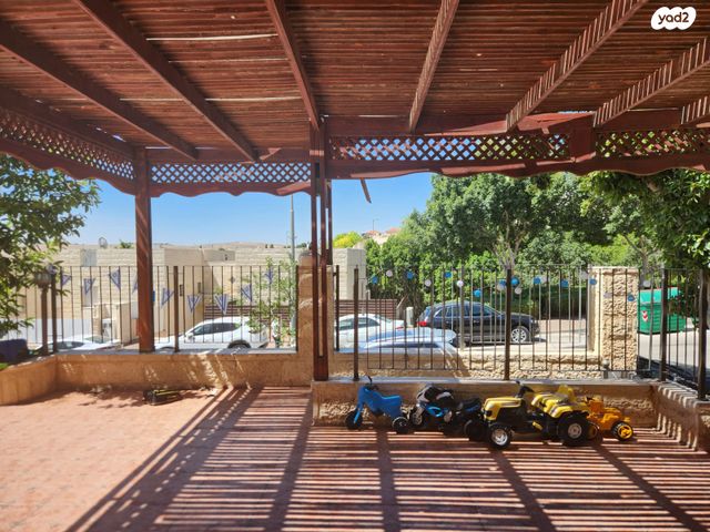 דו משפחתי, הרותם 15, צמח השדה, מעלה אדומים