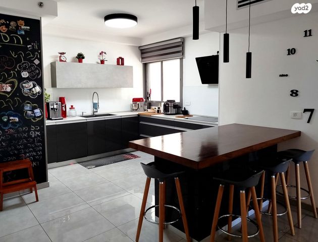 דירה, ז'בוטינסקי 7, בן גוריון, אזור