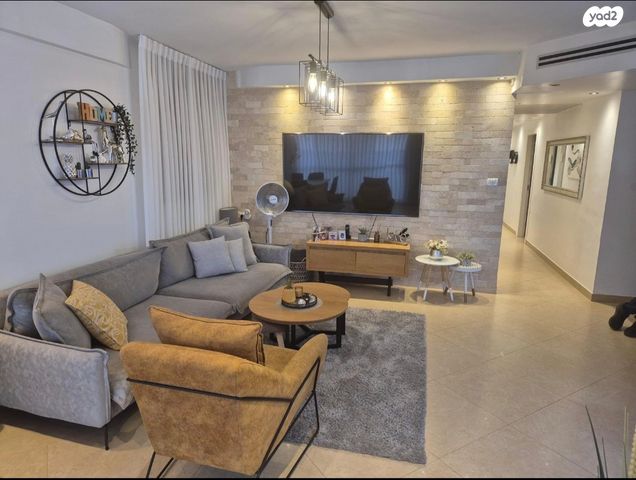 רינה ניקובה 1