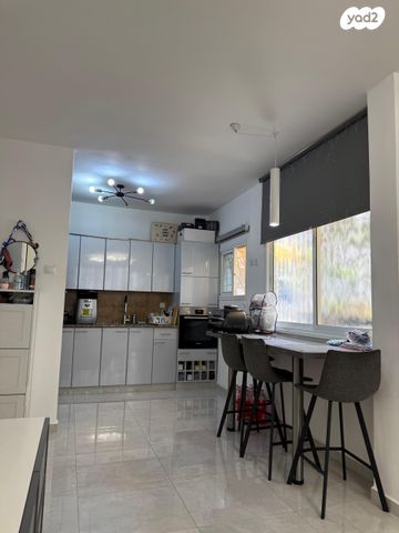 דירה, כצנלסון 84, לב העיר, בת ים