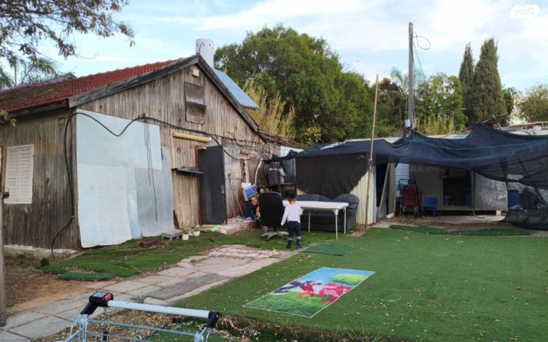 מגרשים, העמקים 49, מרכז הישוב, גני תקווה