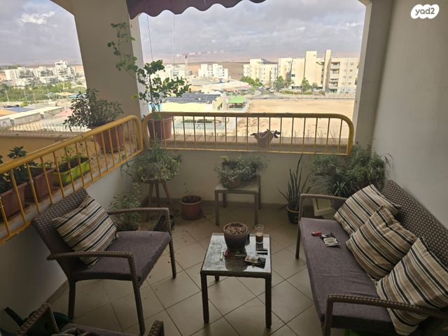 דירה, דוד המלך 11, יהושפט, ערד