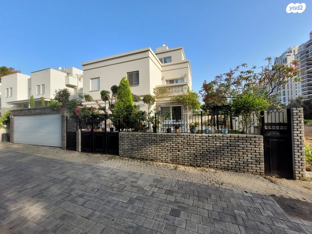 דו משפחתי, אנצילביץ' 18, שאר העיר, הוד השרון