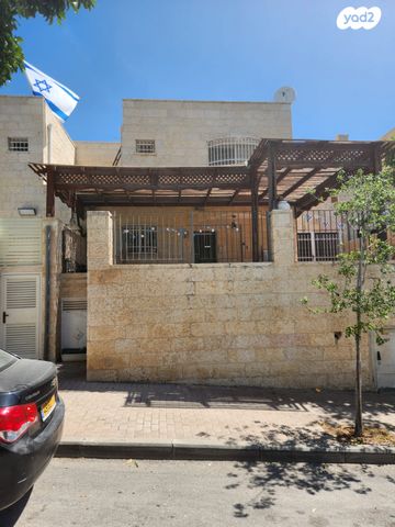 דו משפחתי, הרותם 15, צמח השדה, מעלה אדומים