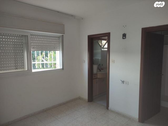 דו משפחתי, הרותם 15, צמח השדה, מעלה אדומים