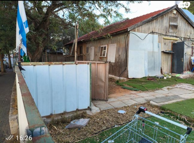 מגרשים, העמקים 49, מרכז הישוב, גני תקווה