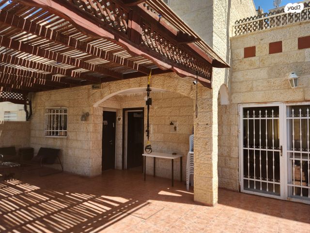 דו משפחתי, הרותם 15, צמח השדה, מעלה אדומים