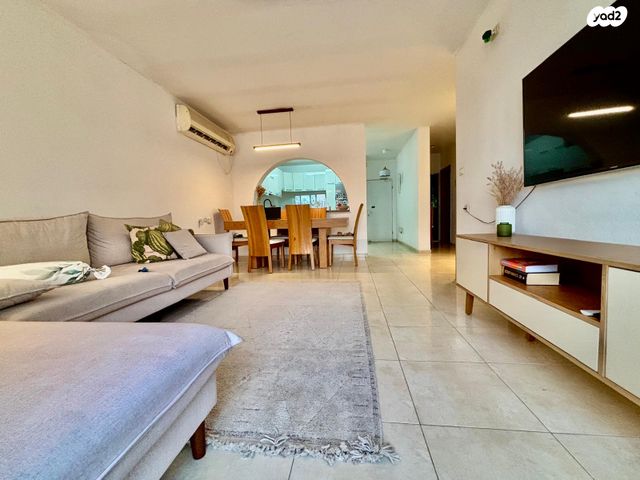 דירת גן, אבן ישראל 1, ברכה, ברכה