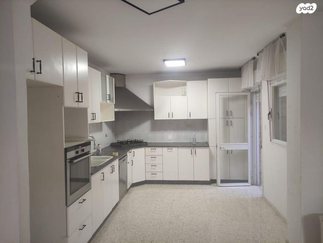 דו משפחתי, הרותם 15, צמח השדה, מעלה אדומים