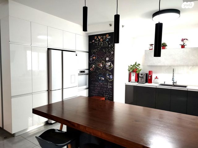 דירה, ז'בוטינסקי 7, בן גוריון, אזור