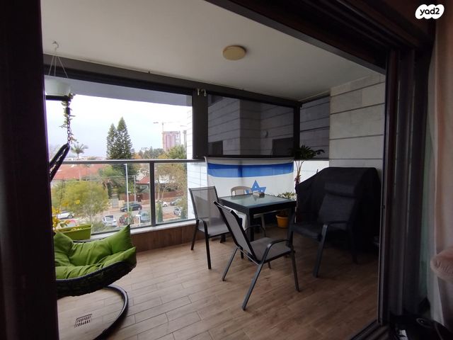 דירה, ז'בוטינסקי 7, בן גוריון, אזור