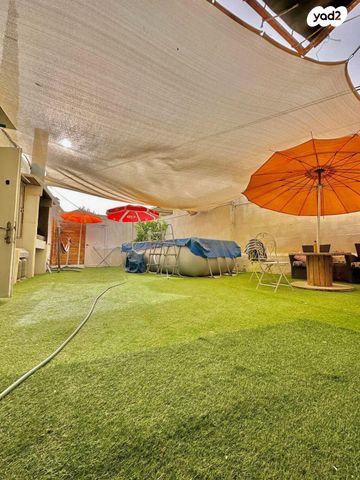 דו משפחתי, צבי 7, נעורים, ערד