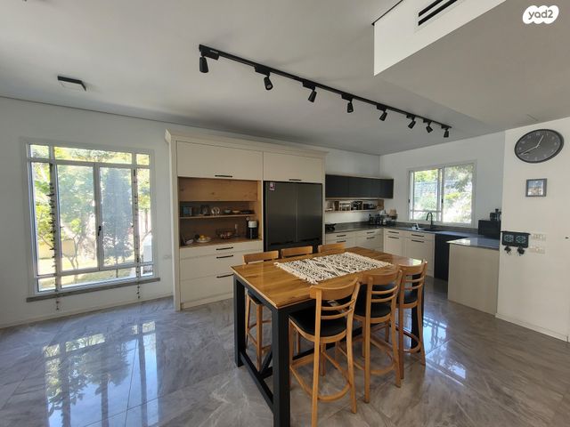 דו משפחתי, אנצילביץ' 18, שאר העיר, הוד השרון