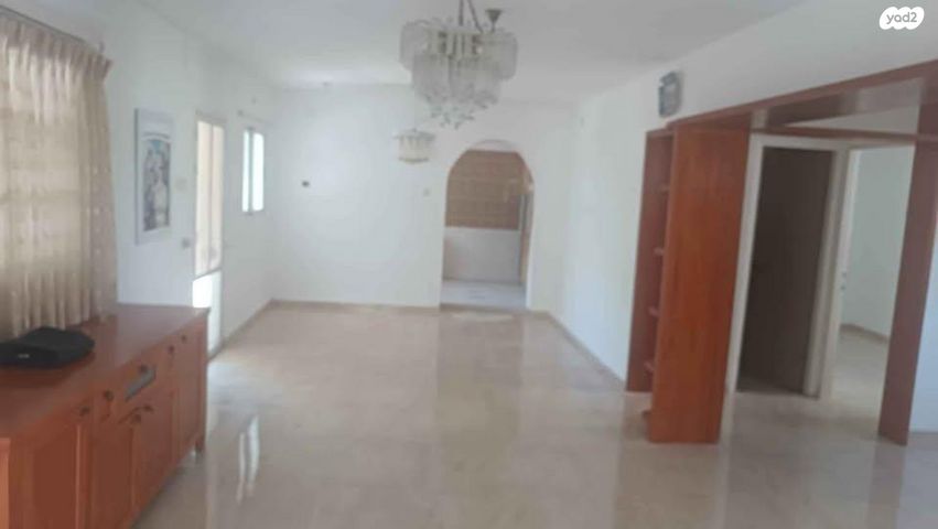 דירת גן, דן 14, שיכון ה', קרית שמונה