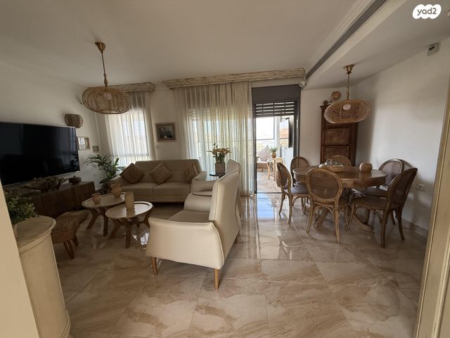 דירה, מורן 14, שיכון עובדים, טבריה